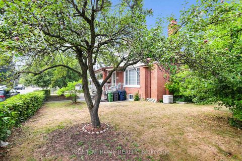 Photo 5 at 344 Linsmore Crescent, East York, Toronto
