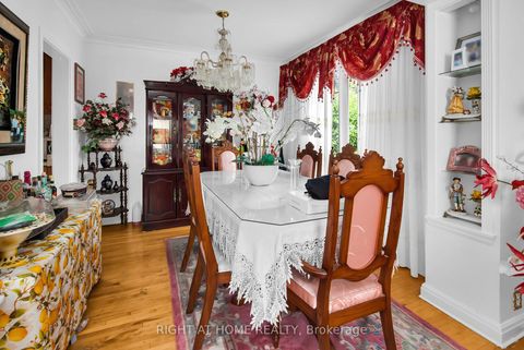 Photo 10 at 344 Linsmore Crescent, East York, Toronto