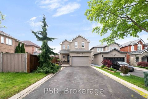 Photo 3 at 108 Villandry Crescent, Maple, Vaughan