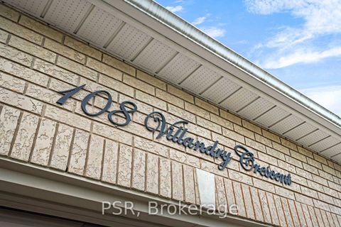 Photo 4 at 108 Villandry Crescent, Maple, Vaughan
