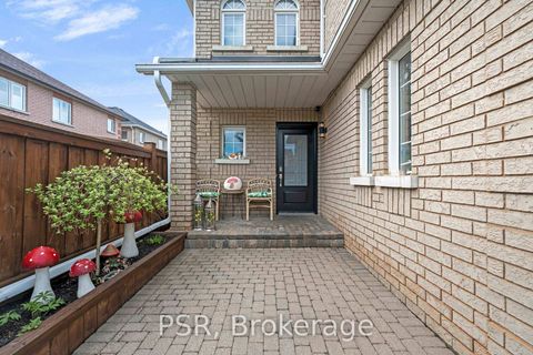 Photo 5 at 108 Villandry Crescent, Maple, Vaughan