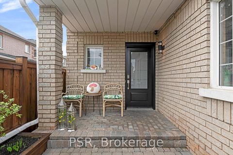 Photo 6 at 108 Villandry Crescent, Maple, Vaughan