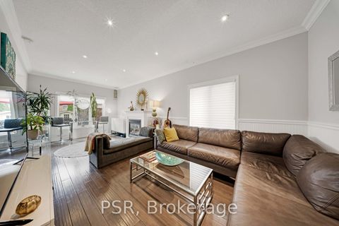 Photo 9 at 108 Villandry Crescent, Maple, Vaughan