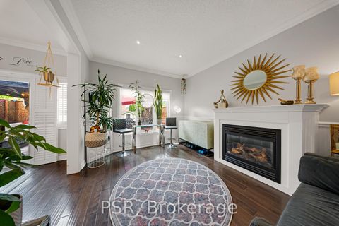 Photo 11 at 108 Villandry Crescent, Maple, Vaughan