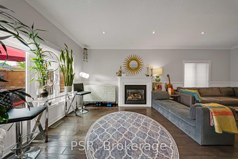 Photo 12 at 108 Villandry Crescent, Maple, Vaughan