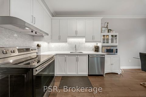 Photo 15 at 108 Villandry Crescent, Maple, Vaughan