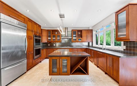 Photo 10 at 120 Riverside Drive, East Woodbridge, Vaughan