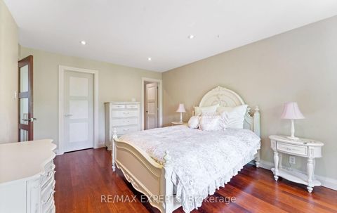 Photo 25 at 120 Riverside Drive, East Woodbridge, Vaughan
