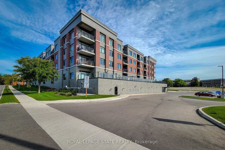 Photo 1 at 313 - 1 Redfern Avenue, Mountview, Hamilton