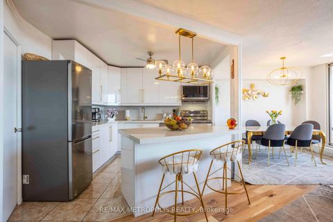 Photo 5 at PH01 - 15 Vicora Linkway, Flemingdon Park, Toronto