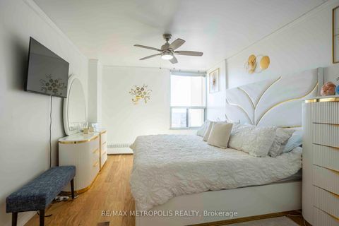 Photo 16 at PH01 - 15 Vicora Linkway, Flemingdon Park, Toronto