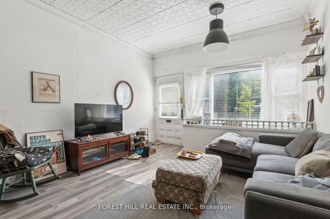 Photo 2 at 625 Crawford Street, Little Italy, Toronto
