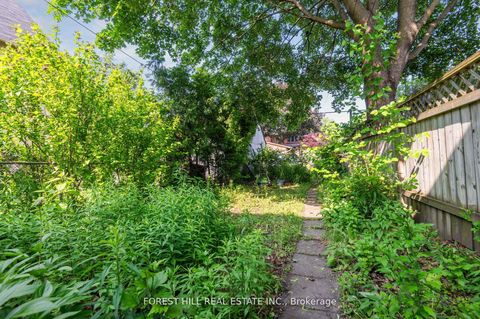 Photo 11 at 625 Crawford Street, Little Italy, Toronto