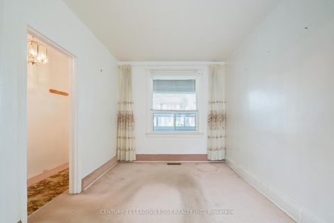 Photo 10 at 635 Coxwell Avenue, Woodbine Corridor, Toronto