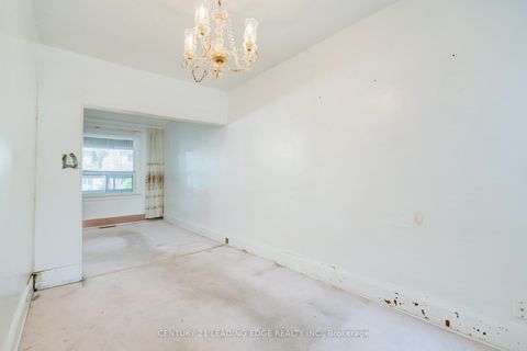 Photo 13 at 635 Coxwell Avenue, Woodbine Corridor, Toronto