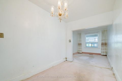 Photo 14 at 635 Coxwell Avenue, Woodbine Corridor, Toronto