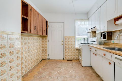 Photo 18 at 635 Coxwell Avenue, Woodbine Corridor, Toronto
