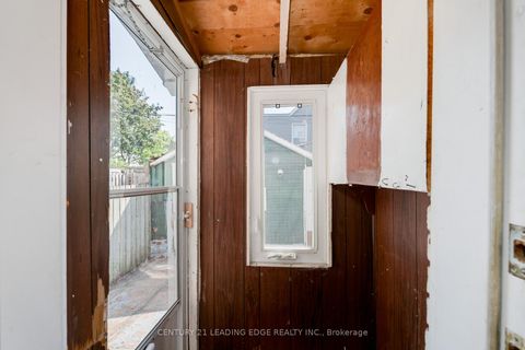 Photo 19 at 635 Coxwell Avenue, Woodbine Corridor, Toronto