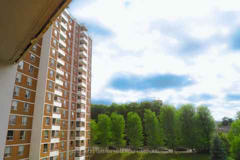 Photo 4 at 617 - 10 Edgecliff Golfway, Flemingdon Park, Toronto
