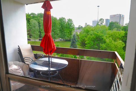 Photo 5 at 617 - 10 Edgecliff Golfway, Flemingdon Park, Toronto
