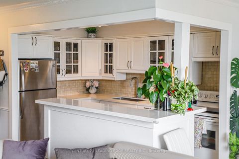 Photo 11 at 617 - 10 Edgecliff Golfway, Flemingdon Park, Toronto