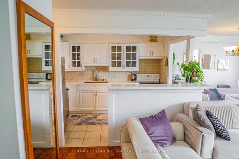 Photo 12 at 617 - 10 Edgecliff Golfway, Flemingdon Park, Toronto