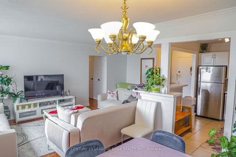Photo 15 at 617 - 10 Edgecliff Golfway, Flemingdon Park, Toronto