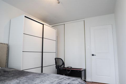 Photo 18 at 617 - 10 Edgecliff Golfway, Flemingdon Park, Toronto