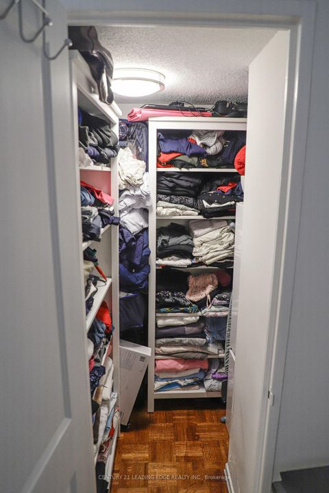Photo 23 at 617 - 10 Edgecliff Golfway, Flemingdon Park, Toronto