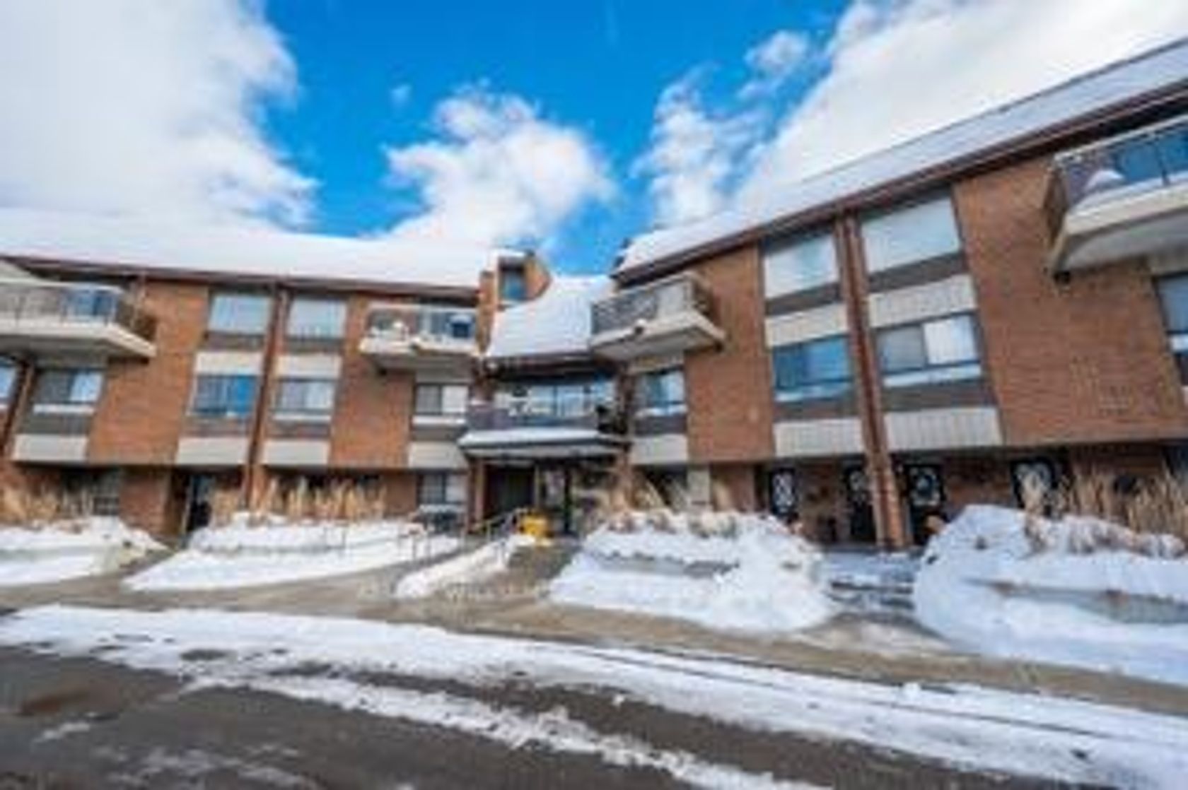 625 - 1000 Cedarglen Gate W, Erindale, Mississauga 