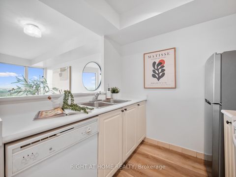 Photo 5 at 2013 - 18 Lee Centre Drive, Woburn, Toronto