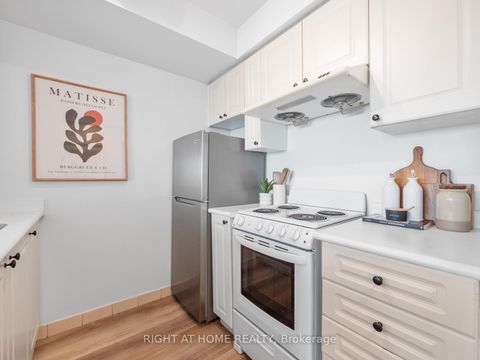 Photo 6 at 2013 - 18 Lee Centre Drive, Woburn, Toronto