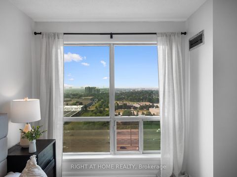 Photo 18 at 2013 - 18 Lee Centre Drive, Woburn, Toronto