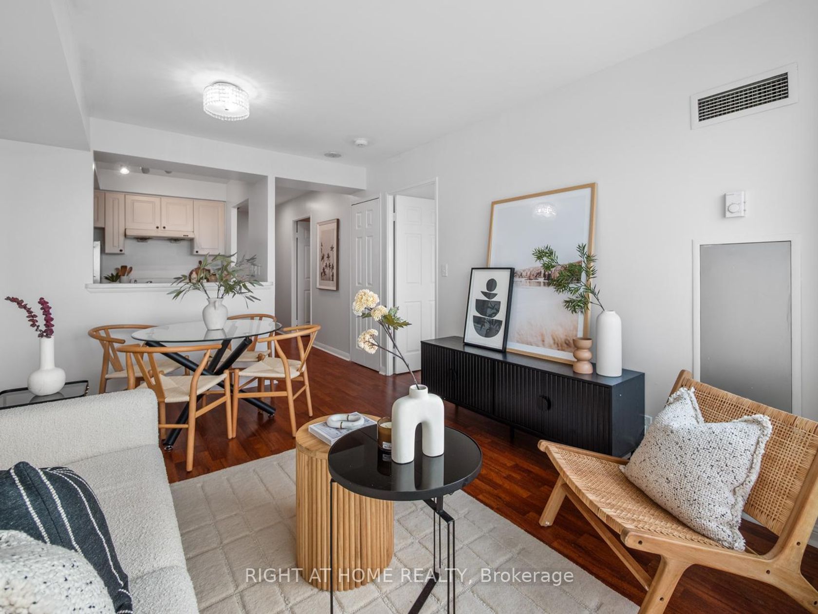 2013 - 18 Lee Centre Drive, Woburn, Toronto 
