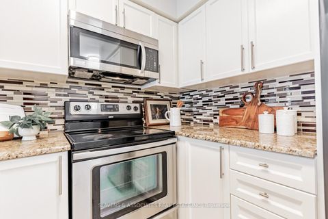 Photo 3 at 918 - 35 Hollywood Avenue, Willowdale East, Toronto
