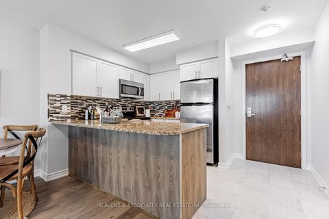Photo 5 at 918 - 35 Hollywood Avenue, Willowdale East, Toronto