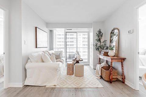 Photo 8 at 918 - 35 Hollywood Avenue, Willowdale East, Toronto
