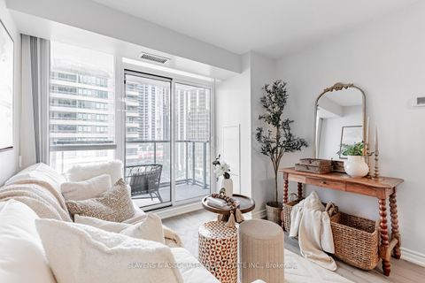 Photo 9 at 918 - 35 Hollywood Avenue, Willowdale East, Toronto