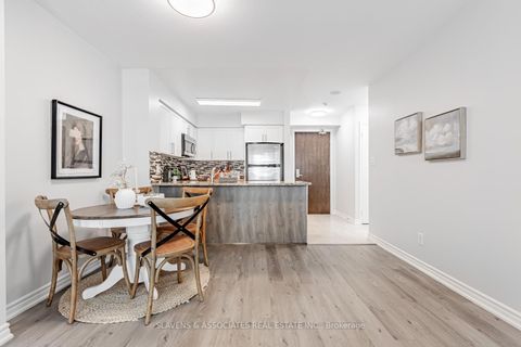Photo 11 at 918 - 35 Hollywood Avenue, Willowdale East, Toronto