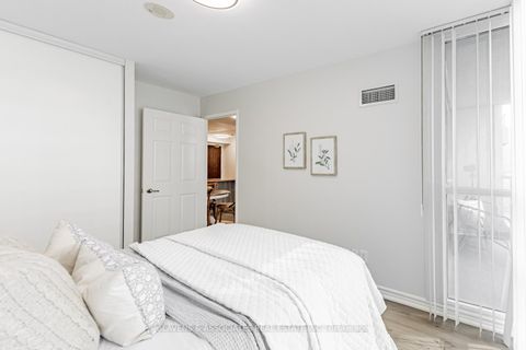 Photo 14 at 918 - 35 Hollywood Avenue, Willowdale East, Toronto