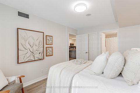 Photo 16 at 918 - 35 Hollywood Avenue, Willowdale East, Toronto