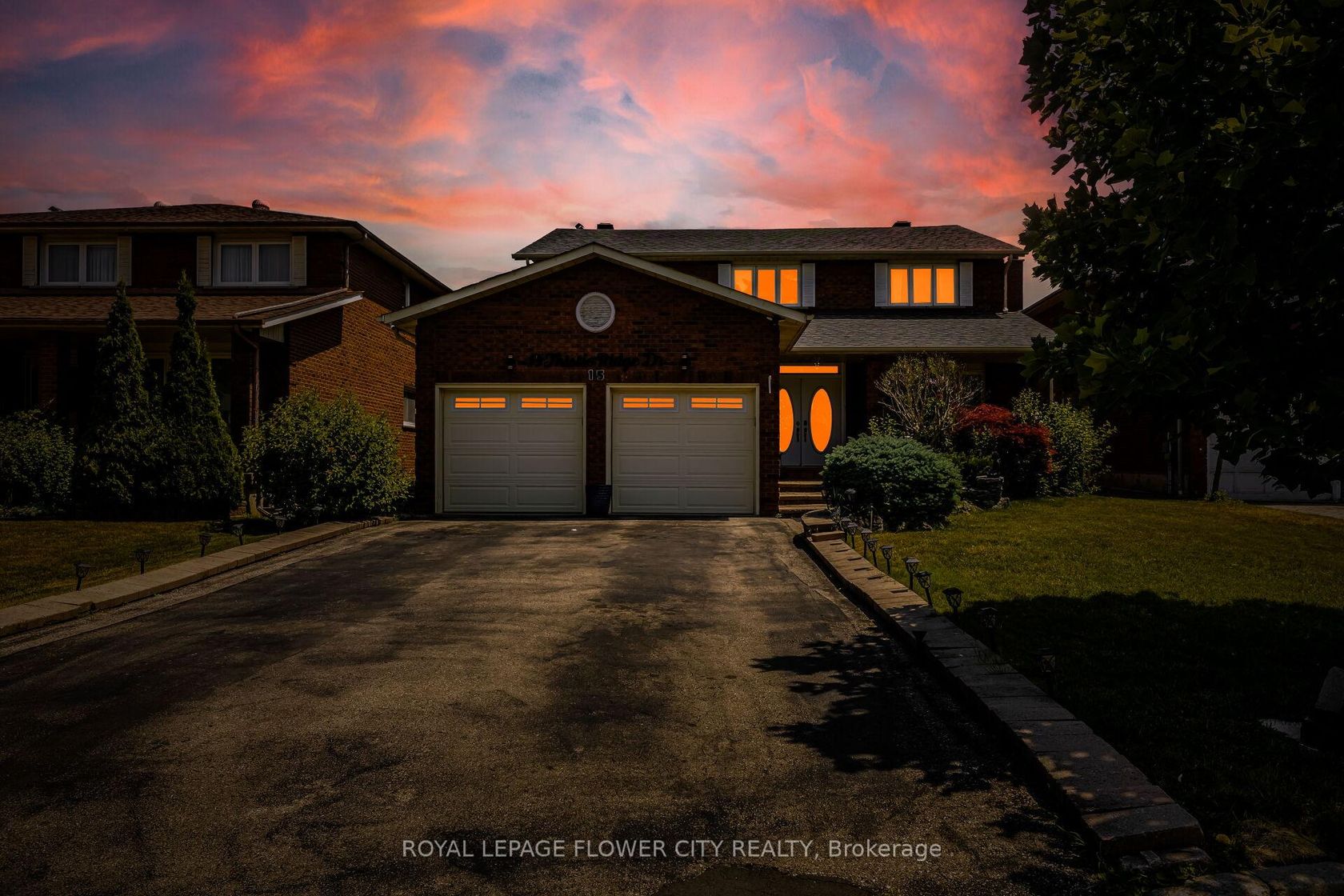 15 Thistle Ridge Drive E, East Woodbridge, Vaughan 