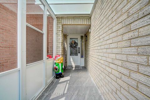 Photo 4 at 116 Westhampton Drive, Brownridge, Vaughan