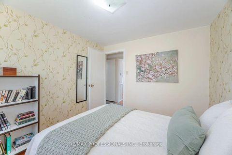 Photo 15 at 77 Bedford Park Avenue, Crosby, Richmond Hill