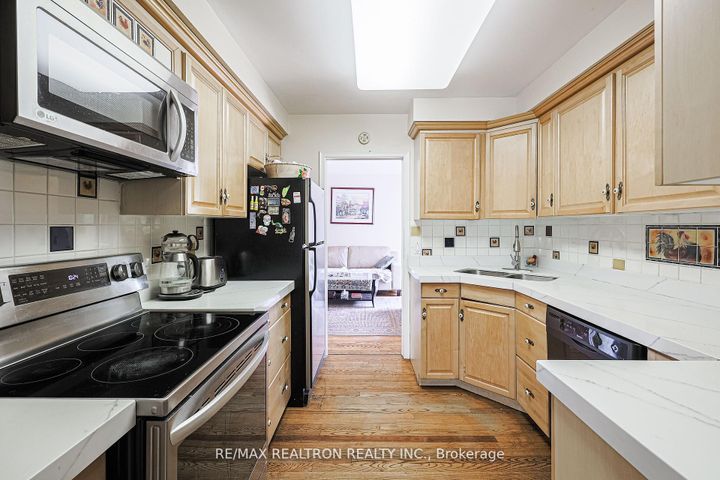 Photo 7 at 46 Meadowview Avenue, Grandview, Markham
