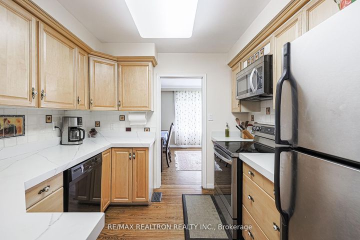 Photo 8 at 46 Meadowview Avenue, Grandview, Markham