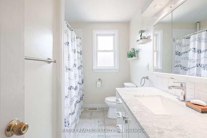 Photo 13 at 46 Meadowview Avenue, Grandview, Markham