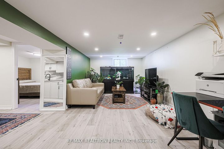Photo 17 at 46 Meadowview Avenue, Grandview, Markham