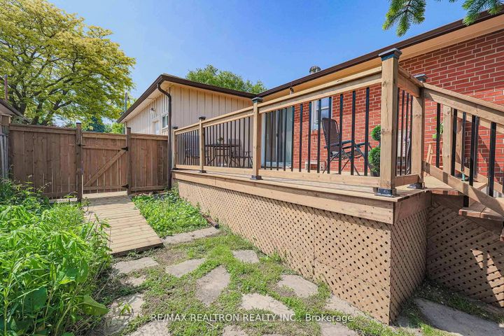 Photo 23 at 46 Meadowview Avenue, Grandview, Markham