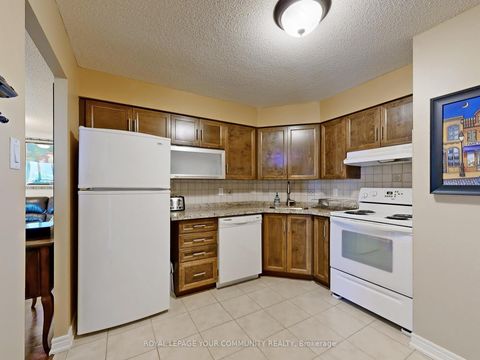 Photo 12 at 1611 - 61 Markbrook Lane, Jamestown, Toronto